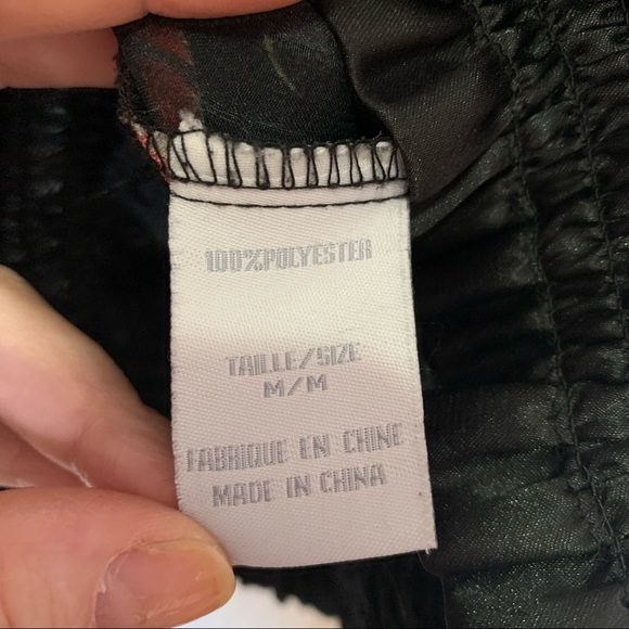 Suzy Shier Black with red rose 🌹 pattern sheer blouse size medium - Picture 4 of 10